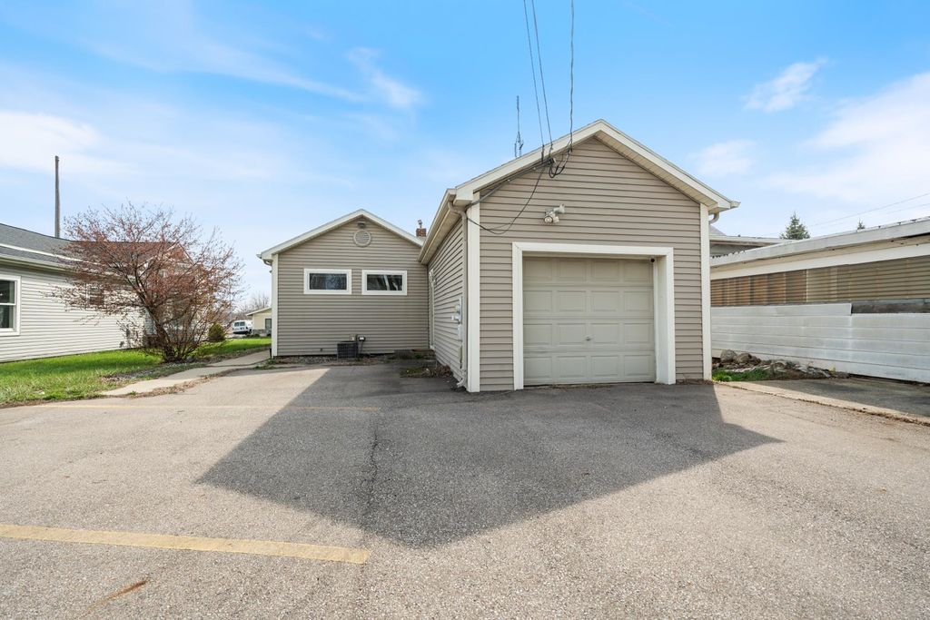 Photo of 310 S Detroit Street, Warsaw, IN 46580 (MLS # 202611047)