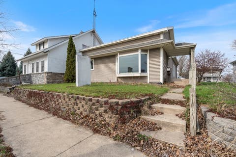 Photo of 310 S Detroit Street, Warsaw, IN 46580 (MLS # 202611047)