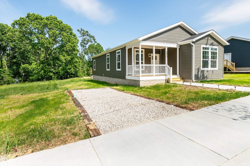 Photo of 2517 S Banta Avenue, Bloomington, IN 47403 (MLS # 202548707)