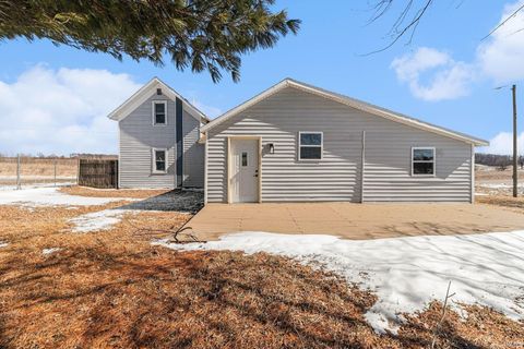 Tiny photo for 1862 S 1600 E Road, Silver Lake, IN 46982 (MLS # 202606287)