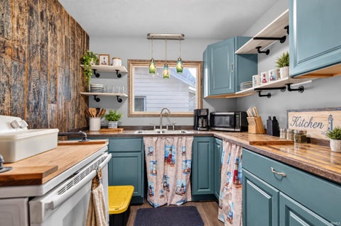 Tiny photo for 805 S 30th Street, South Bend, IN 46615 (MLS # 202644928)