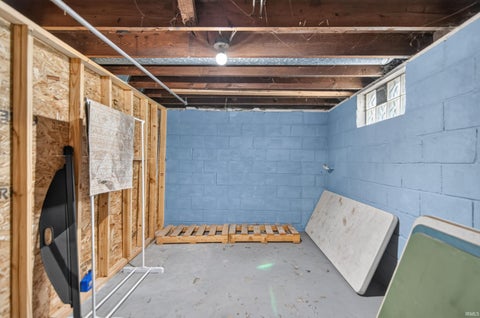 Tiny photo for 805 S 30th Street, South Bend, IN 46615 (MLS # 202644928)