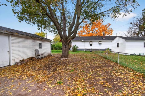 Tiny photo for 805 S 30th Street, South Bend, IN 46615 (MLS # 202644928)