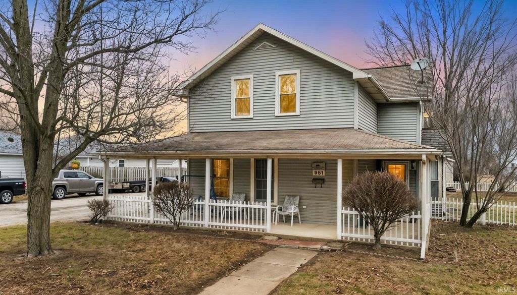 Photo of 951 E Clark Street, Warsaw, IN 46580 (MLS # 202606107)