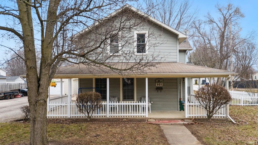 Photo of 951 E Clark Street, Warsaw, IN 46580 (MLS # 202606107)