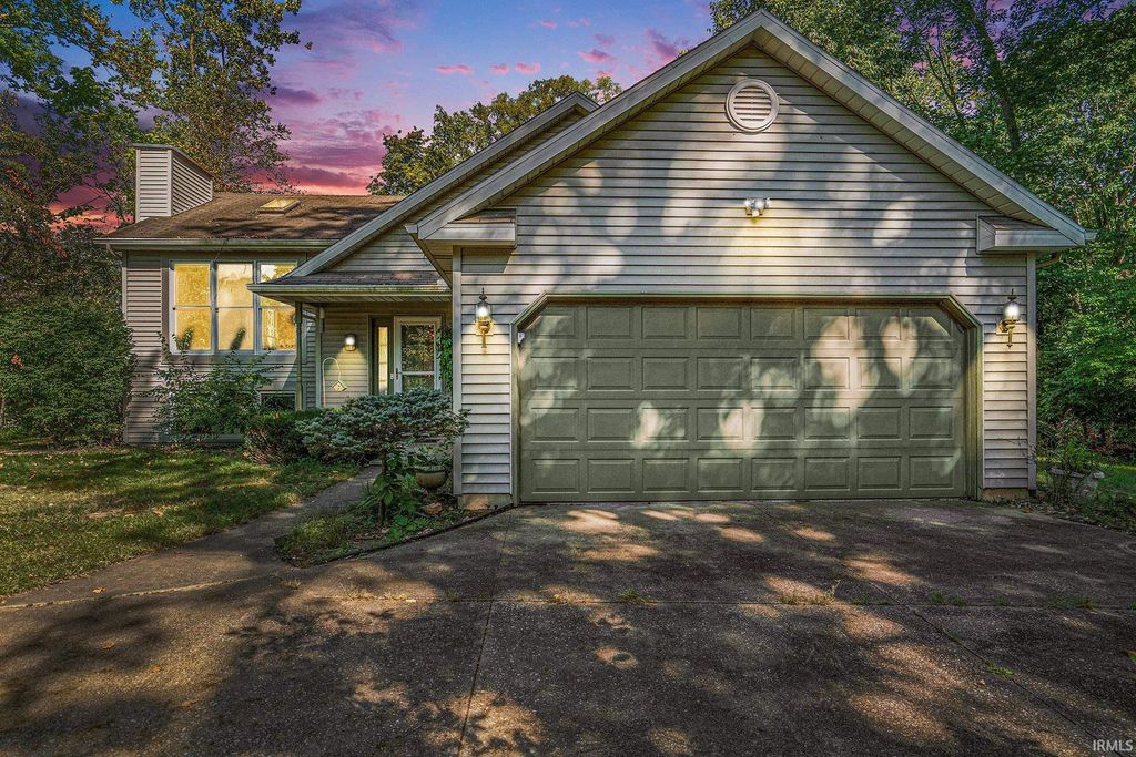 Photo of 51540 Bridgewater Court, South Bend, IN 46637 (MLS # 202538210)