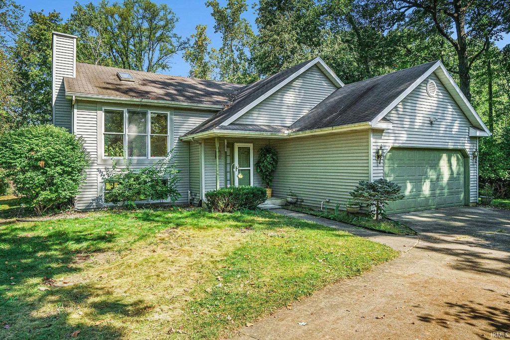 Photo of 51540 Bridgewater Court, South Bend, IN 46637 (MLS # 202538210)