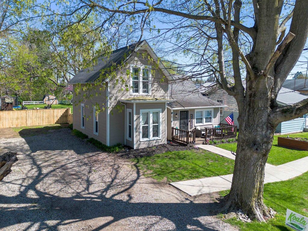 Photo of 107 W Fourth Street, Milford, IN 46542 (MLS # 202614075)