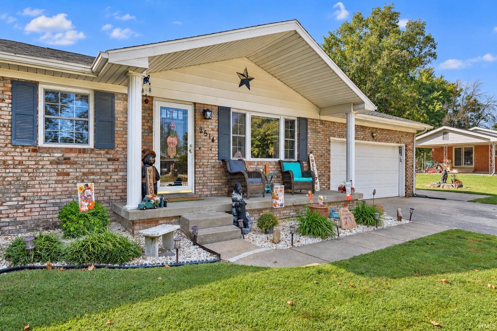 Photo of 2514 Barbara Court, Wadesville, IN 47638 (MLS # 202640363)
