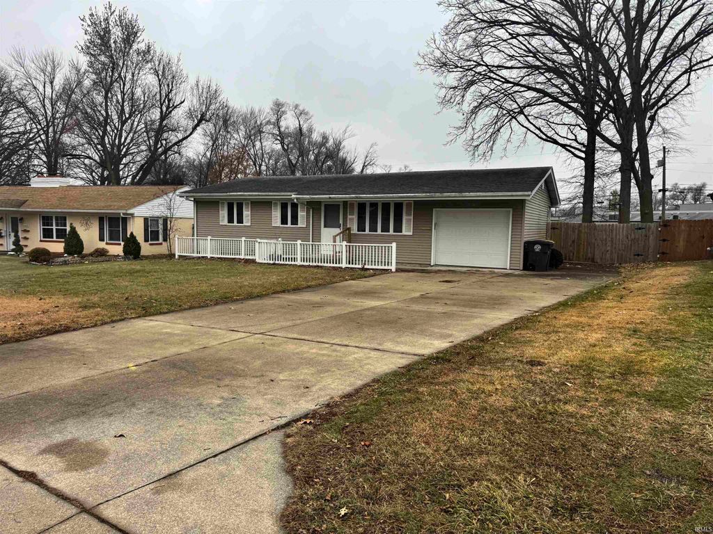Photo of 6418 Maywood Circle, Fort Wayne, IN 46819 (MLS # 202549708)