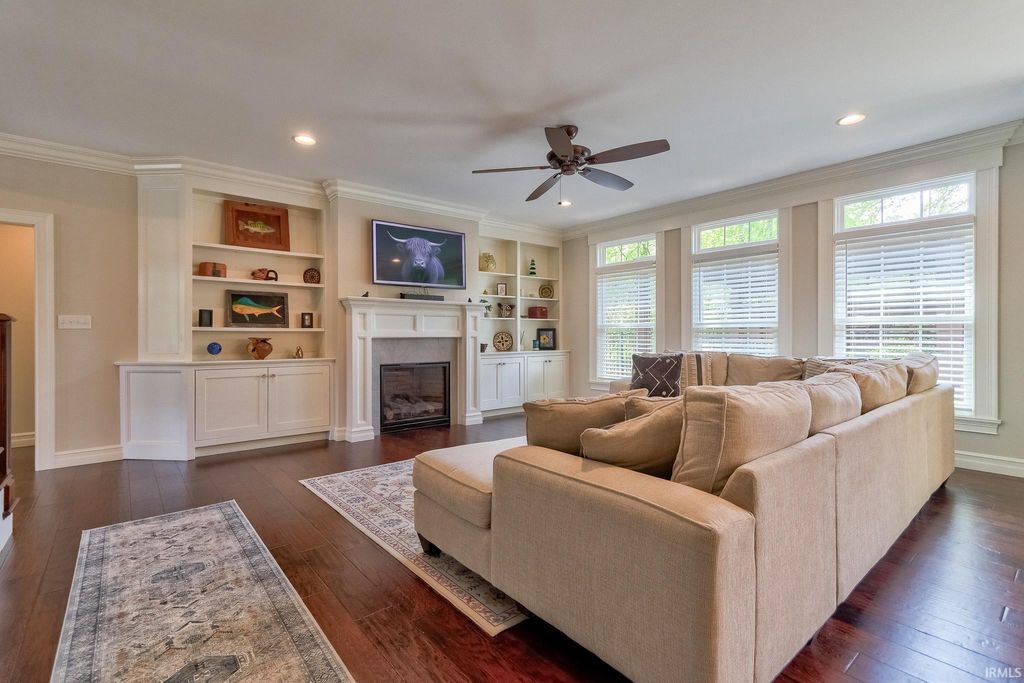 Photo of 333 Mannington Court, Evansville, IN 47711 (MLS # 202613237)