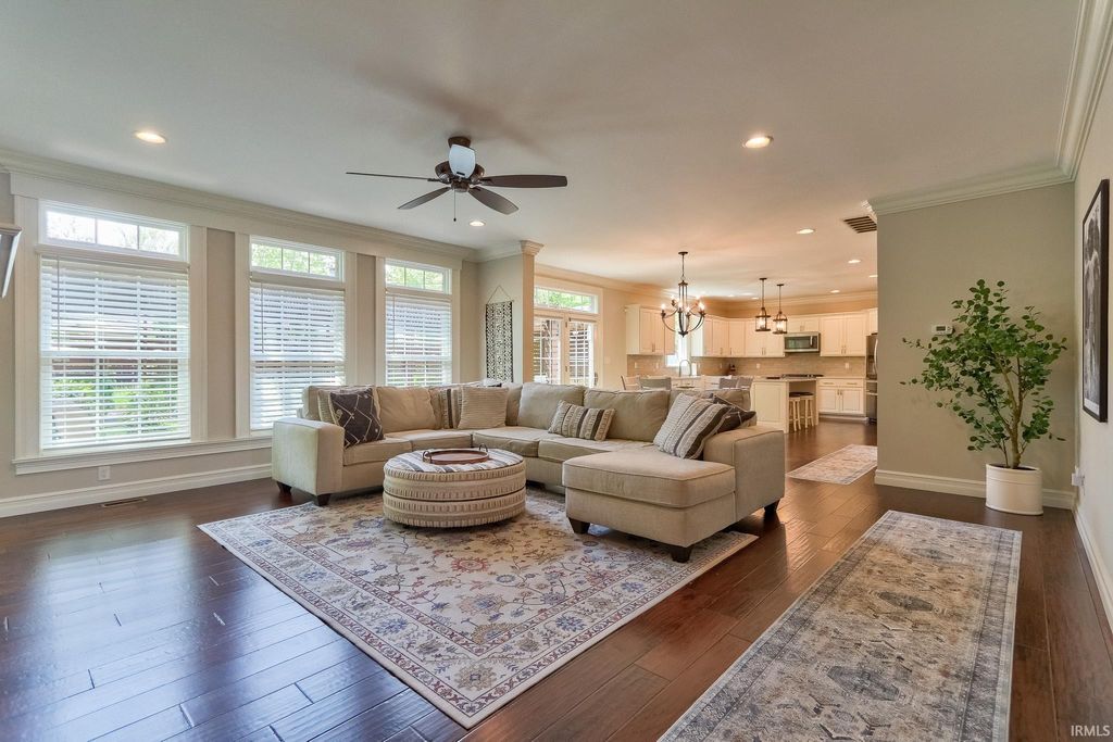 Photo of 333 Mannington Court, Evansville, IN 47711 (MLS # 202613237)