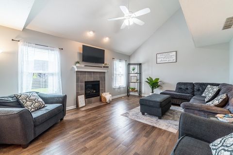 Tiny photo for 13015 Claret Court, Fort Wayne, IN 46845 (MLS # 202612157)