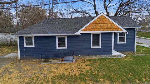 Tiny photo for 1600 Hart Street, Lafayette, IN 47904 (MLS # 202611872)