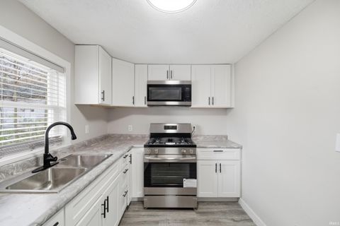 Tiny photo for 1600 Hart Street, Lafayette, IN 47904 (MLS # 202611872)