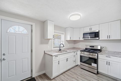 Tiny photo for 1600 Hart Street, Lafayette, IN 47904 (MLS # 202611872)