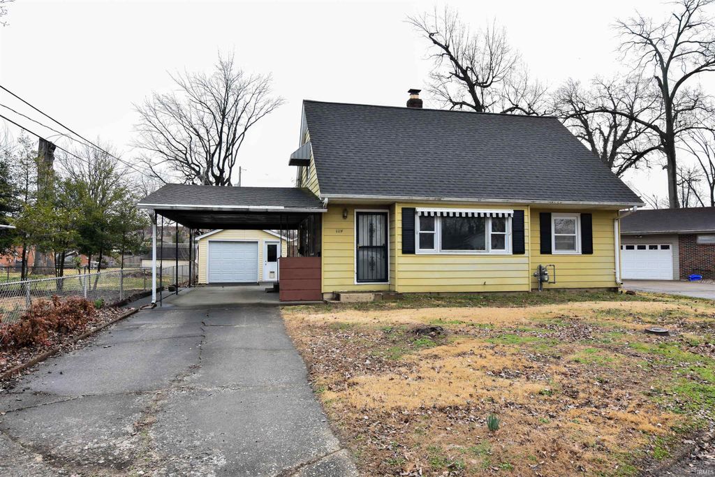 Photo of 1114 S Englewood Avenue, Evansville, IN 47714 (MLS # 202607044)