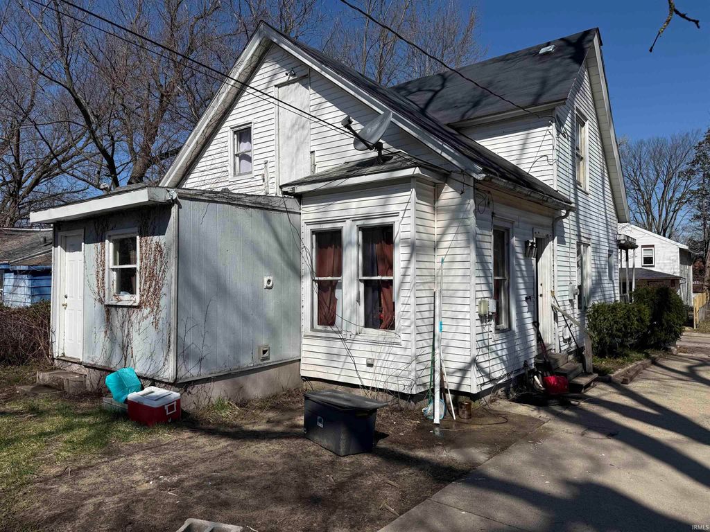 Photo of 1206 E Indiana Avenue, South Bend, IN 46613 (MLS # 202609931)