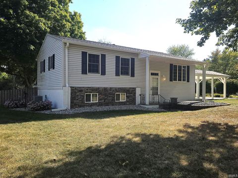 Tiny photo for 310 Greenbriar Street, Kokomo, IN 46901 (MLS # 202537902)