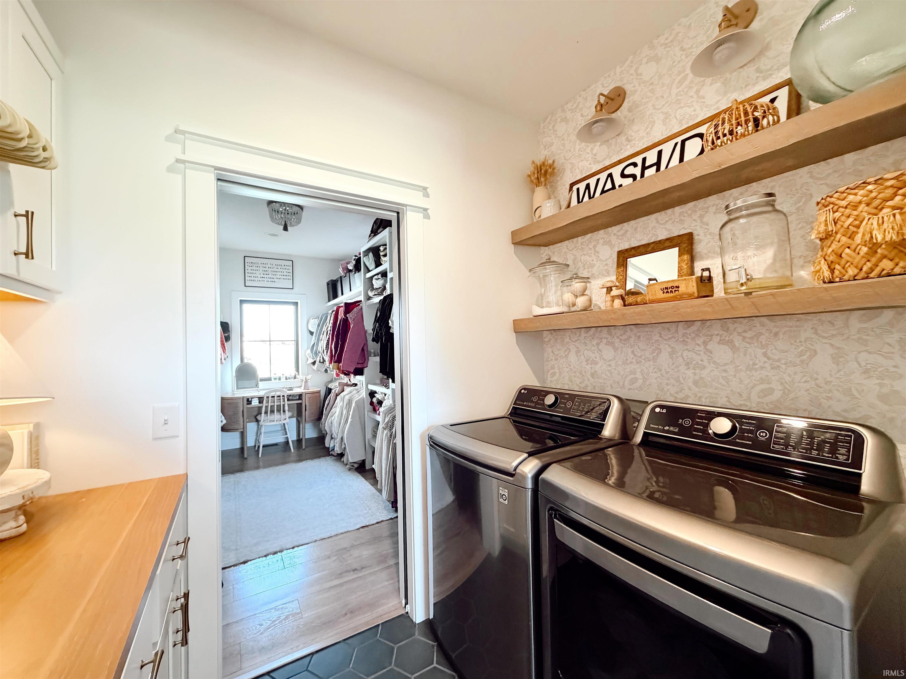 Middlebury, Indiana 46540, United States, 5 Bedrooms Bedrooms, ,4 BathroomsBathrooms,Residential,Active,160455