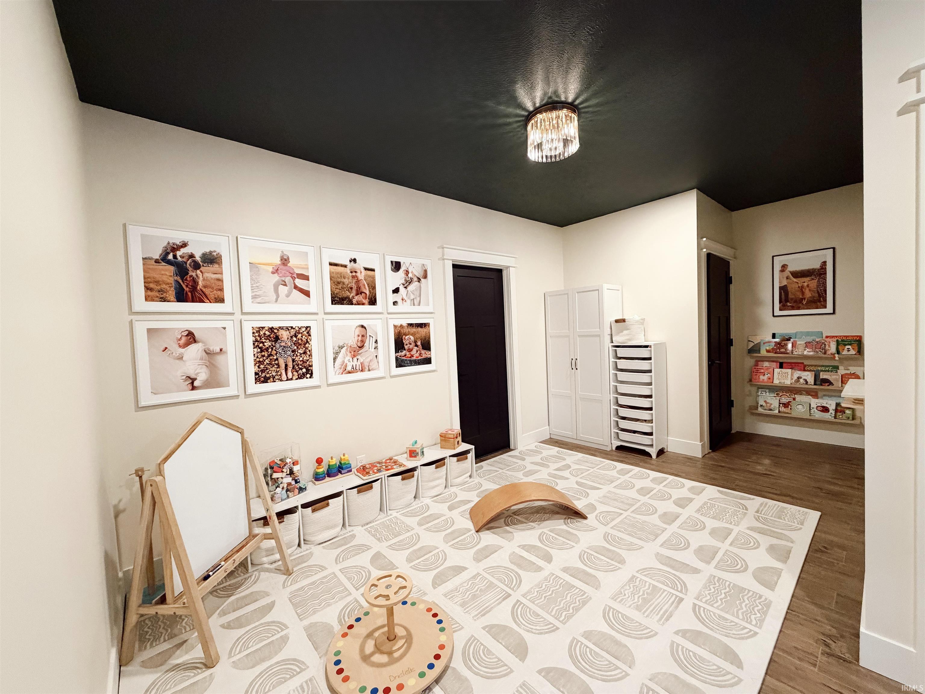 Middlebury, Indiana 46540, United States, 5 Bedrooms Bedrooms, ,4 BathroomsBathrooms,Residential,Active,160455