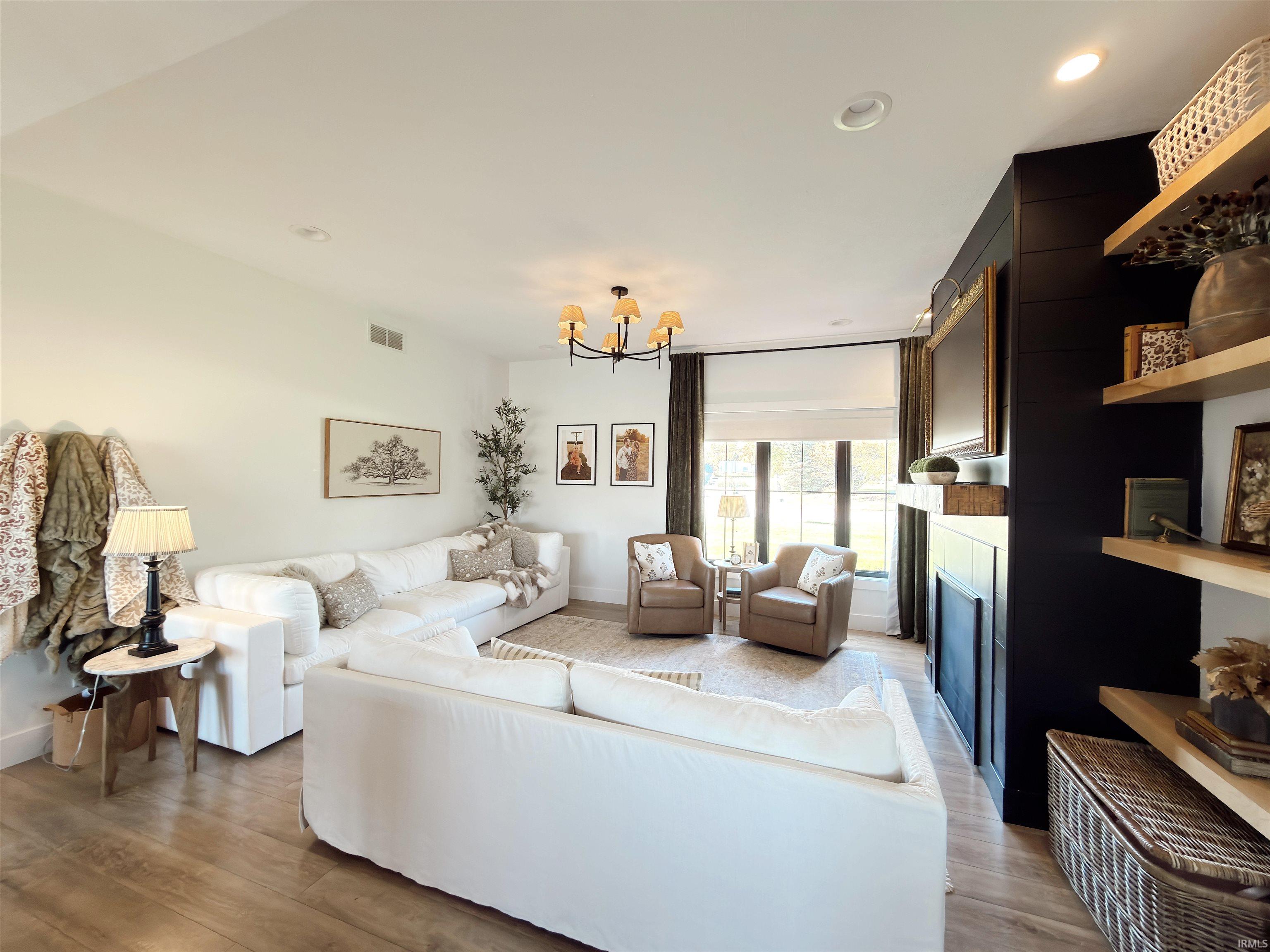 Middlebury, Indiana 46540, United States, 5 Bedrooms Bedrooms, ,4 BathroomsBathrooms,Residential,Active,160455