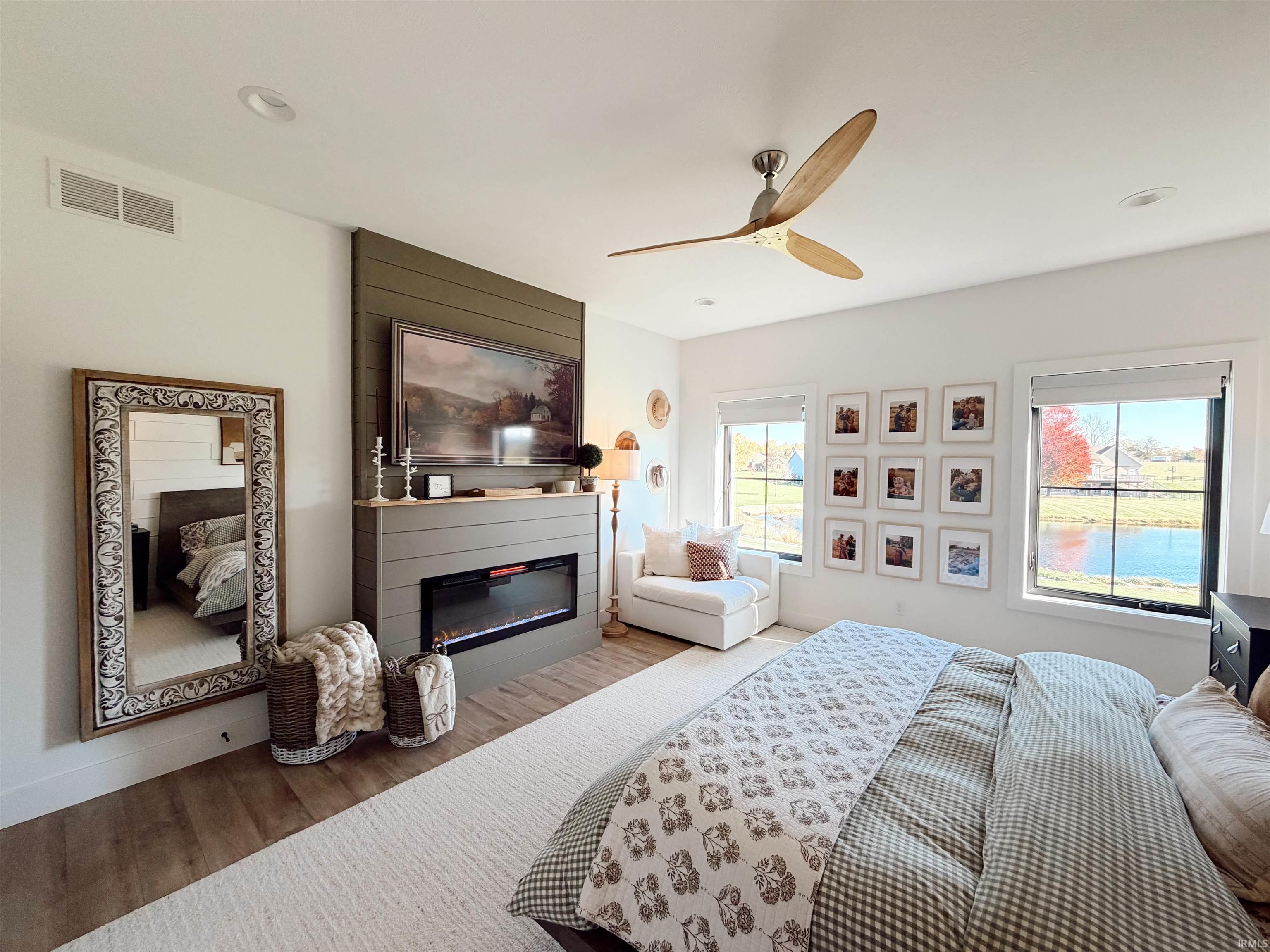 Middlebury, Indiana 46540, United States, 5 Bedrooms Bedrooms, ,4 BathroomsBathrooms,Residential,Active,160455