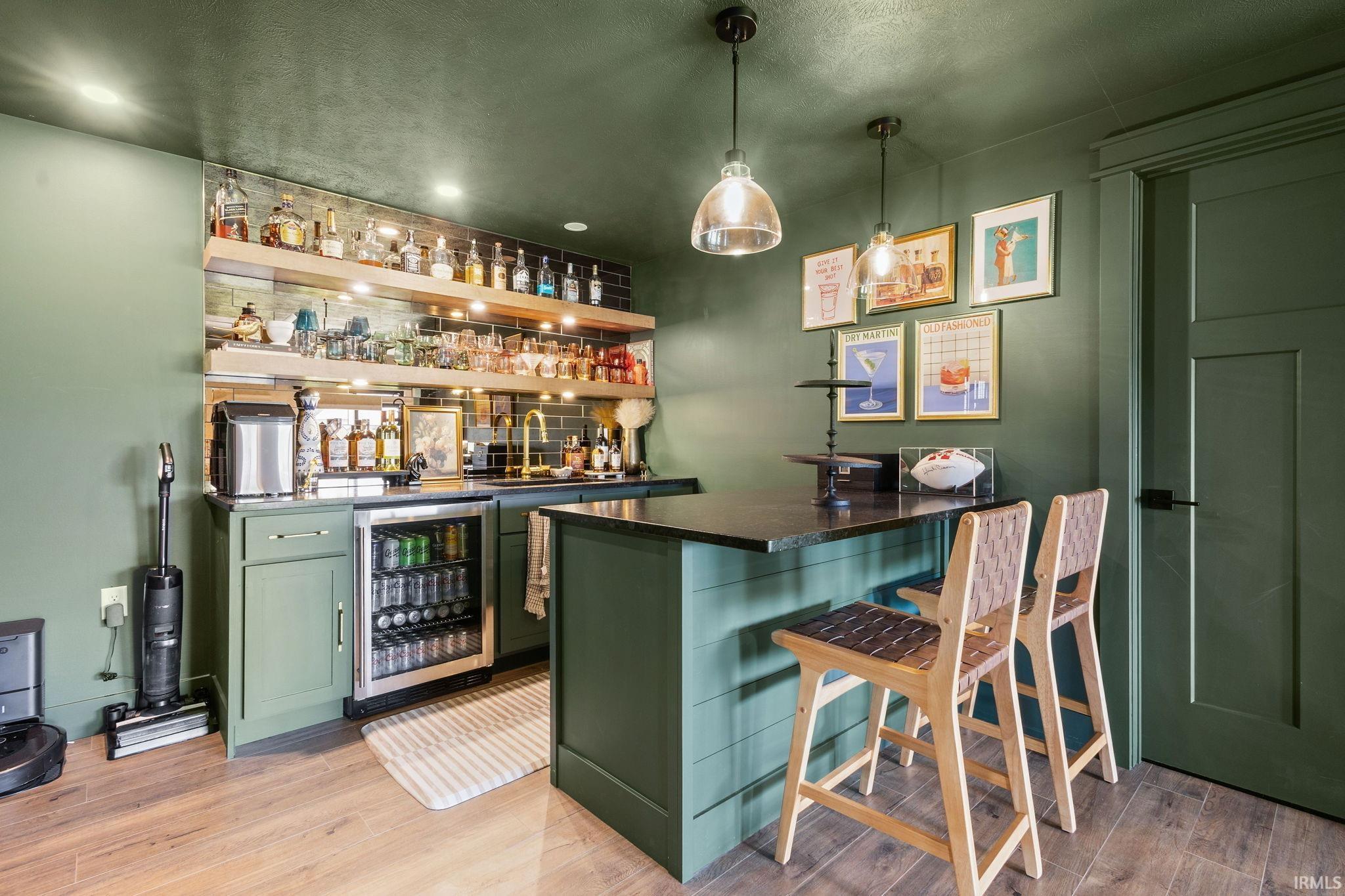 Middlebury, Indiana 46540, United States, 5 Bedrooms Bedrooms, ,4 BathroomsBathrooms,Residential,Active,160455