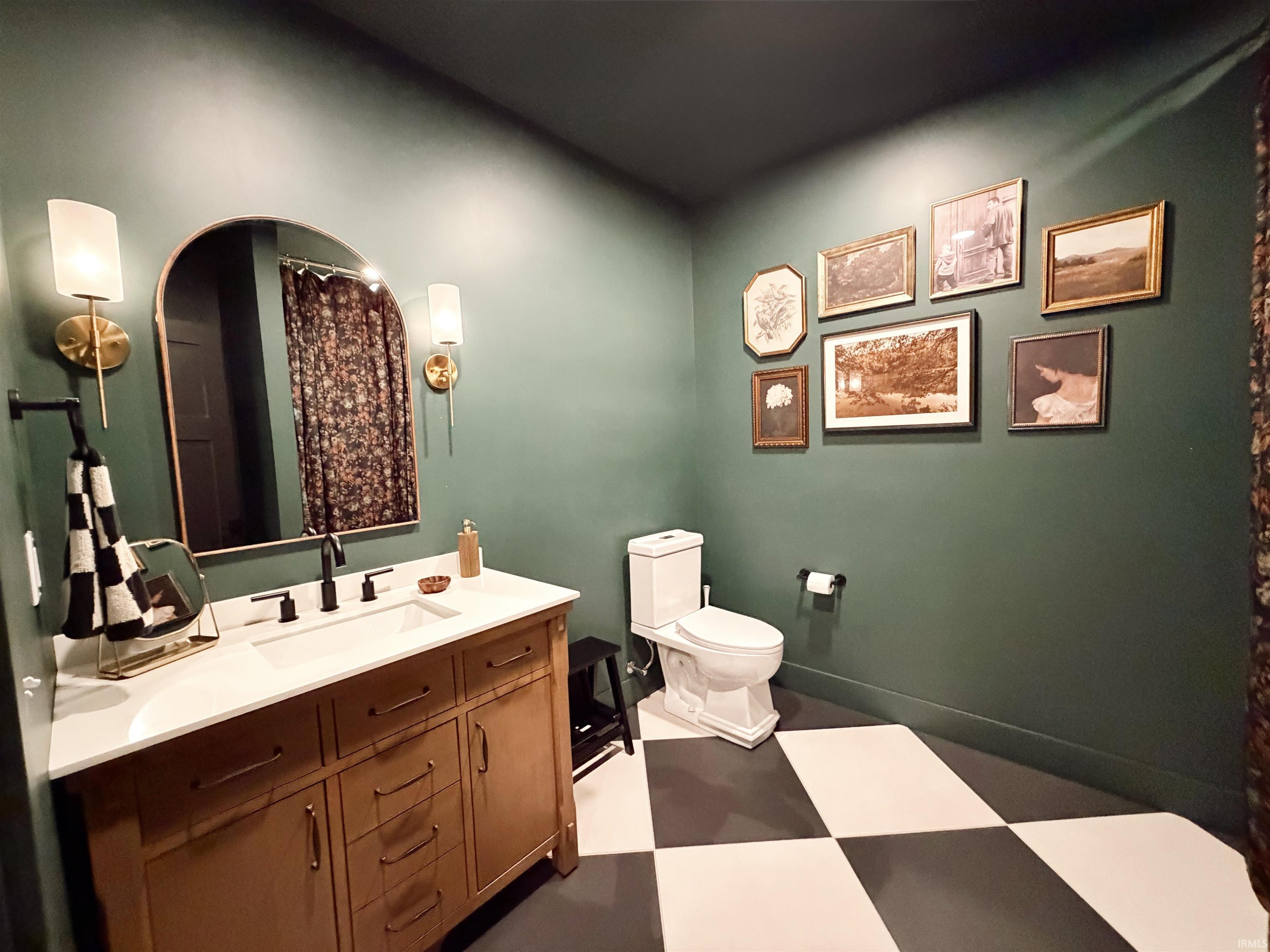 Middlebury, Indiana 46540, United States, 5 Bedrooms Bedrooms, ,4 BathroomsBathrooms,Residential,Active,160455