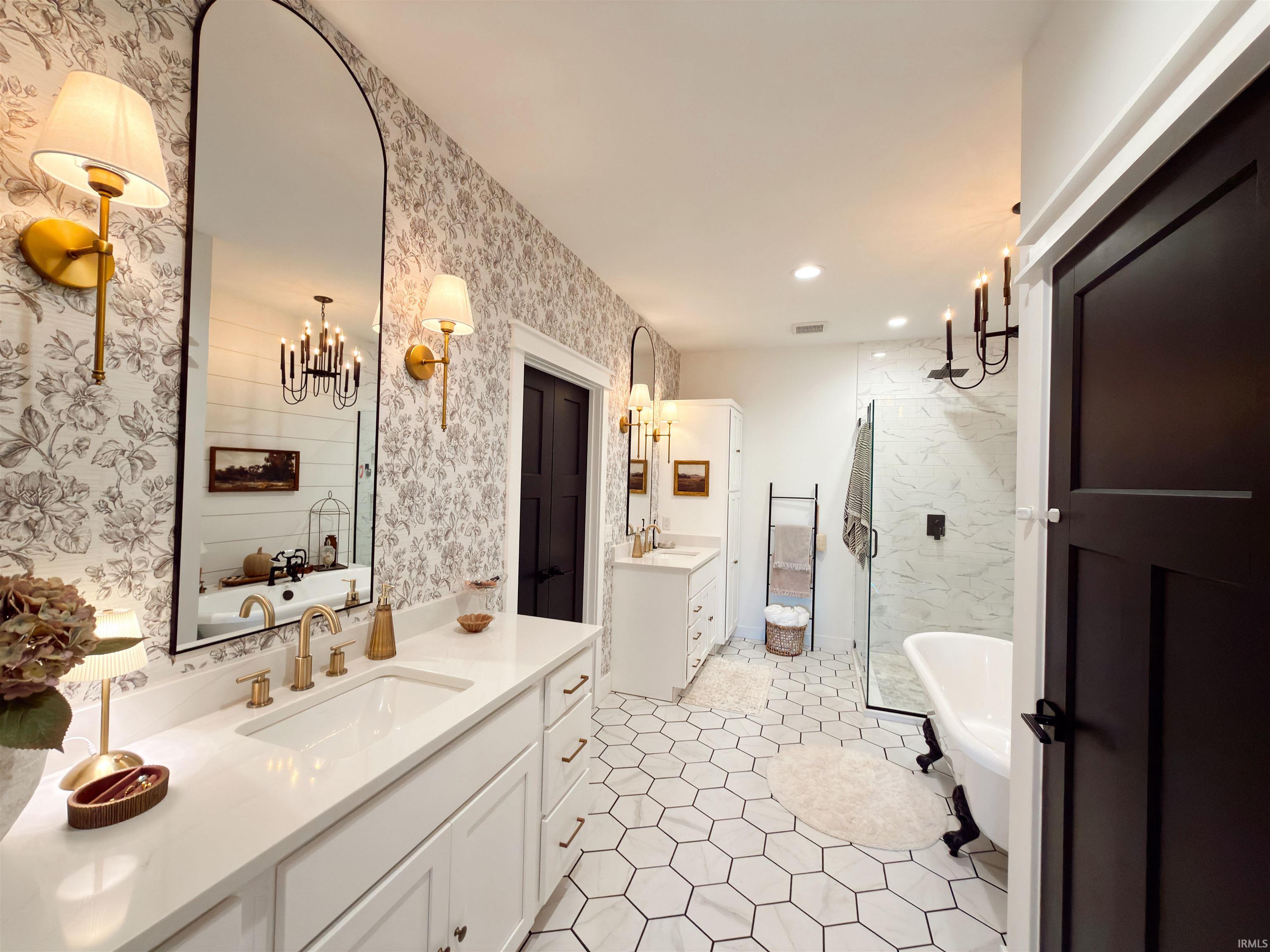 Middlebury, Indiana 46540, United States, 5 Bedrooms Bedrooms, ,4 BathroomsBathrooms,Residential,Active,160455