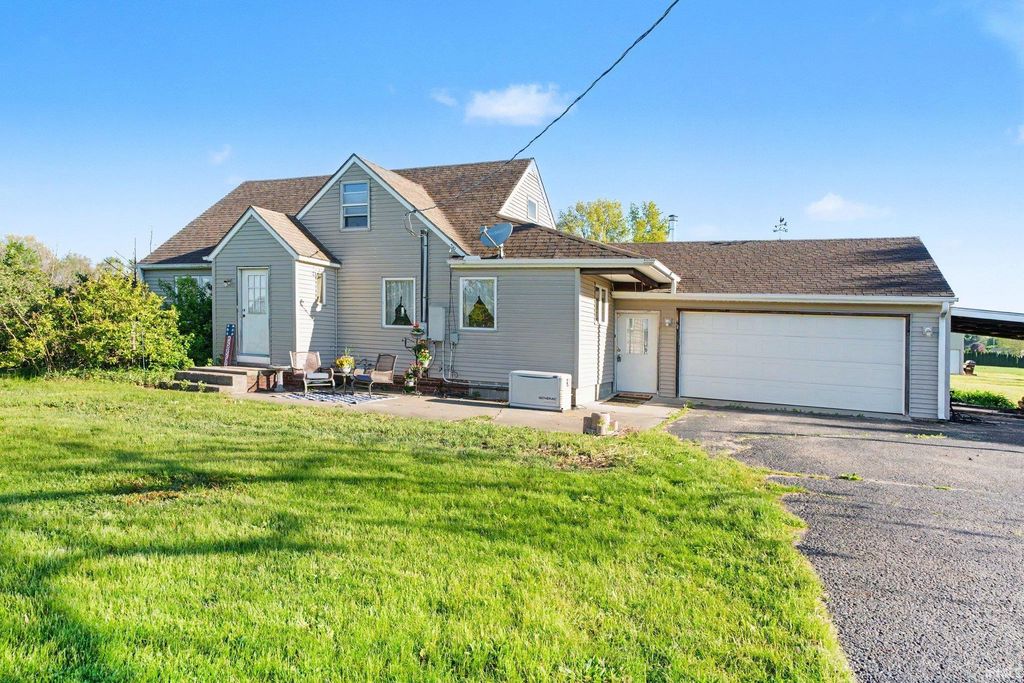 Photo of 58399 Crumstown Highway, South Bend, IN 46619 (MLS # 202618705)