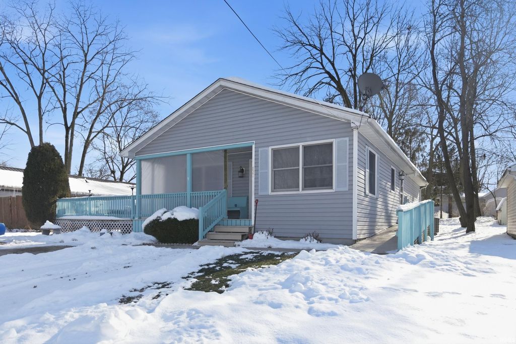 Photo of 821 Frederick Street, Huntington, IN 46750 (MLS # 202548467)