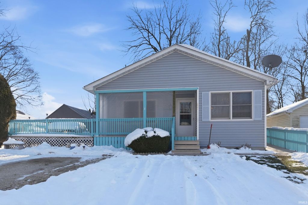 Photo of 821 Frederick Street, Huntington, IN 46750 (MLS # 202548467)