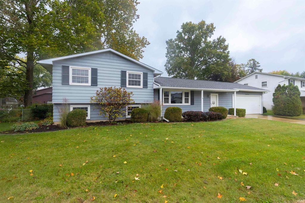 Photo of 1411 Cambridge Drive, South Bend, IN 46614 (MLS # 202543637)