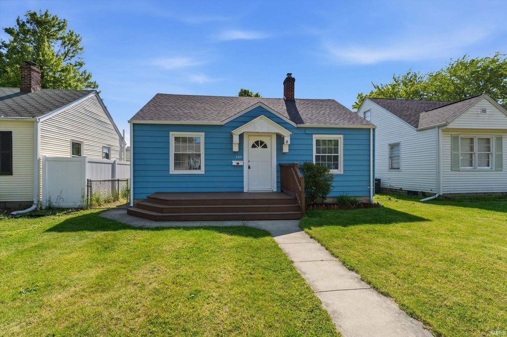 Photo of 2021 Hollywood Place, South Bend, IN 46616 (MLS # 202618941)