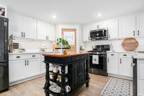 Tiny photo for 3424 E Bristol Street, Elkhart, IN 46514 (MLS # 202603571)