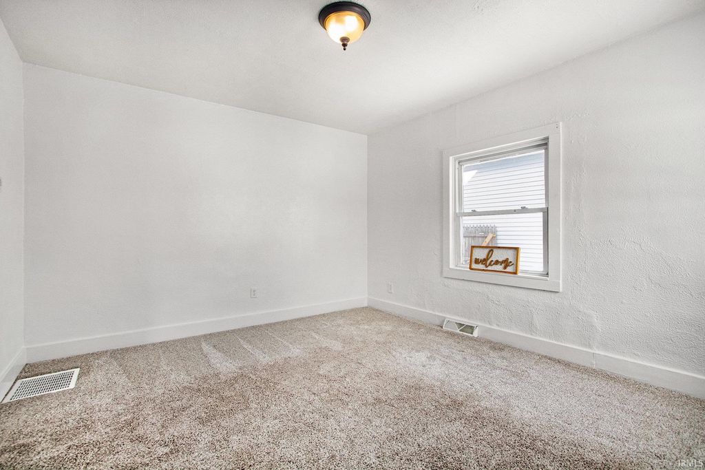 Photo of 205 N Middleboro Avenue, Mishawaka, IN 46544 (MLS # 202549010)