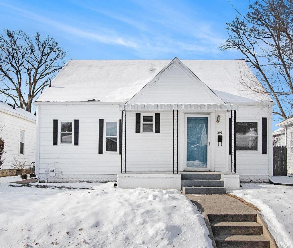 Photo of 205 N Middleboro Avenue, Mishawaka, IN 46544 (MLS # 202549010)