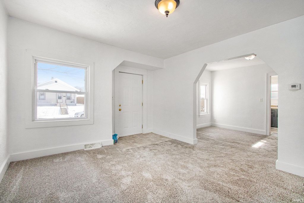 Photo of 205 N Middleboro Avenue, Mishawaka, IN 46544 (MLS # 202549010)