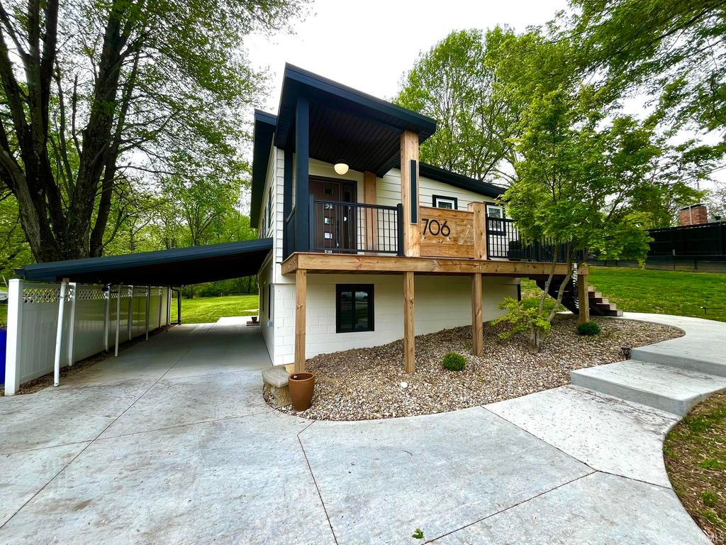 Photo of 706 Rose Drive, Newburgh, IN 47630 (MLS # 202603171)