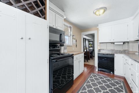 Tiny photo for 1235 Charlotte Avenue, Fort Wayne, IN 46805 (MLS # 202612154)