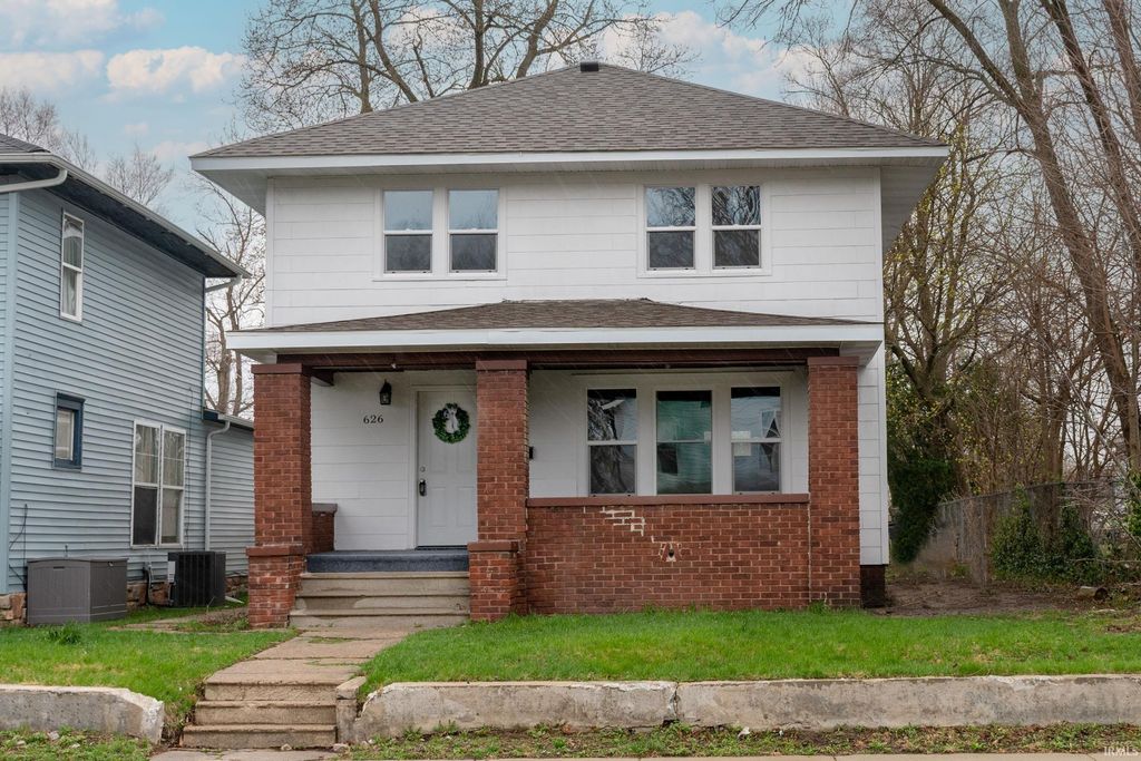 Photo of 626 E Dubail Avenue, South Bend, IN 46613 (MLS # 202611215)