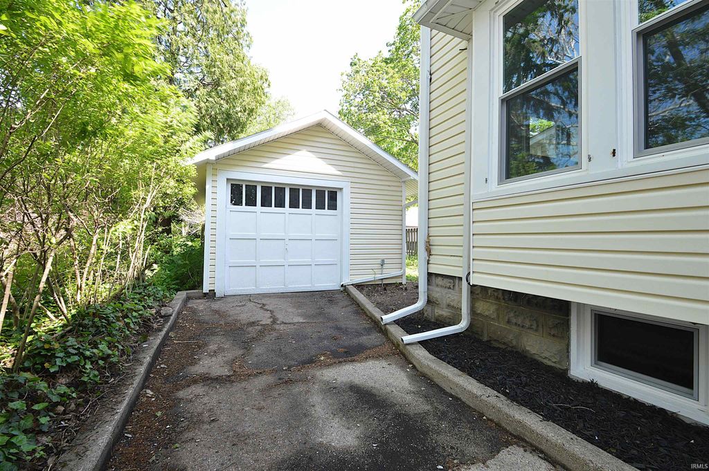 Photo of 710 W Park Drive, Huntington, IN 46750 (MLS # 202619148)