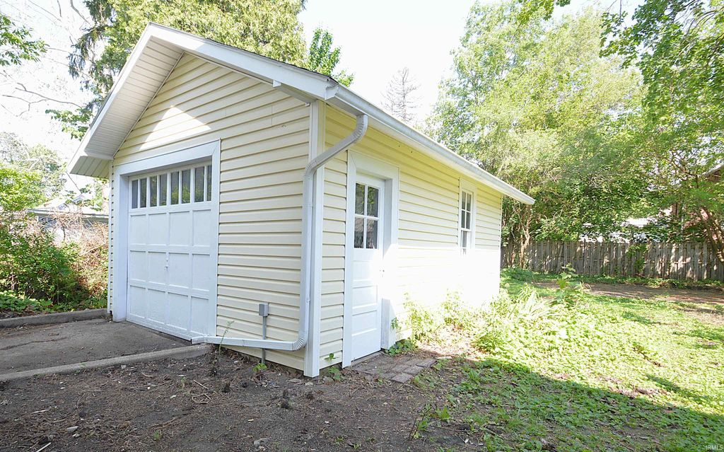 Photo of 710 W Park Drive, Huntington, IN 46750 (MLS # 202619148)