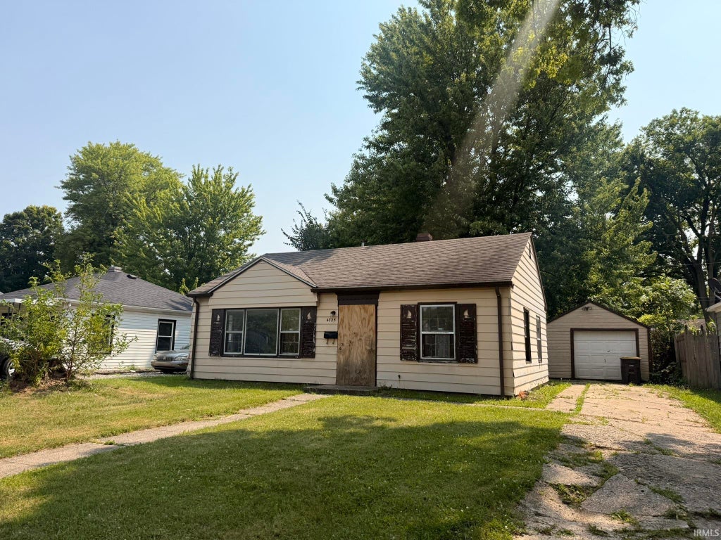 Photo of 4725 Lillie Street, Fort Wayne, IN 46806 (MLS # 202628375)