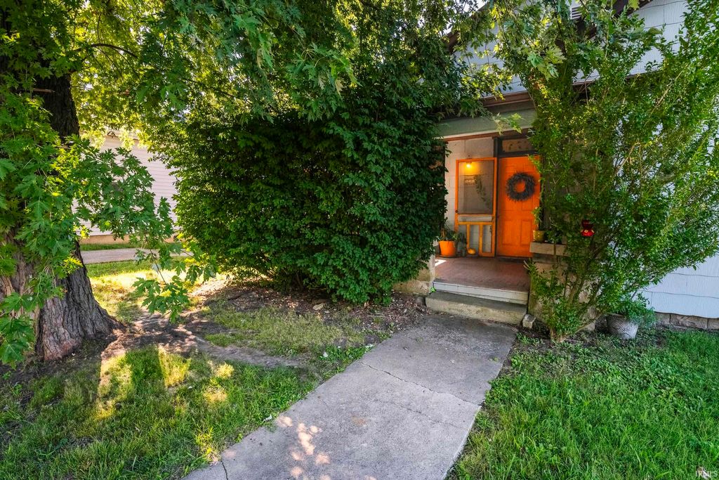 Photo of 925 W 2nd Street, Bloomington, IN 47403 (MLS # 202603837)