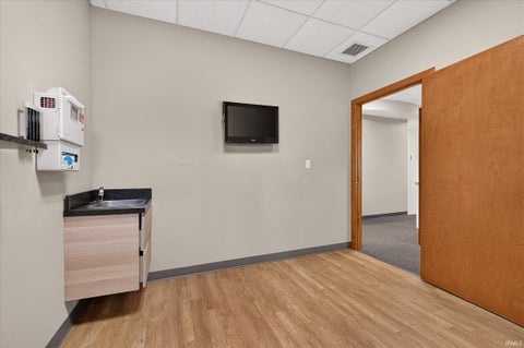 Tiny photo for 8202 Clearvista Parkway #5B, Indianapolis, IN 46256 (MLS # 202637937)
