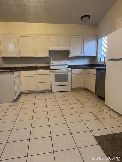 Tiny photo for 2026 Shaw Avenue, Peru, IN 46970 (MLS # 202549515)