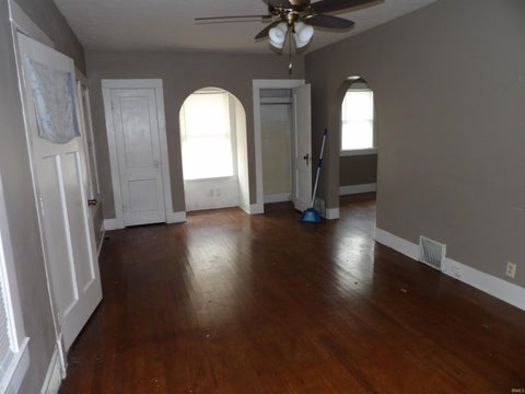 Tiny photo for 1018 S Jay Street, Kokomo, IN 46902 (MLS # 202633530)