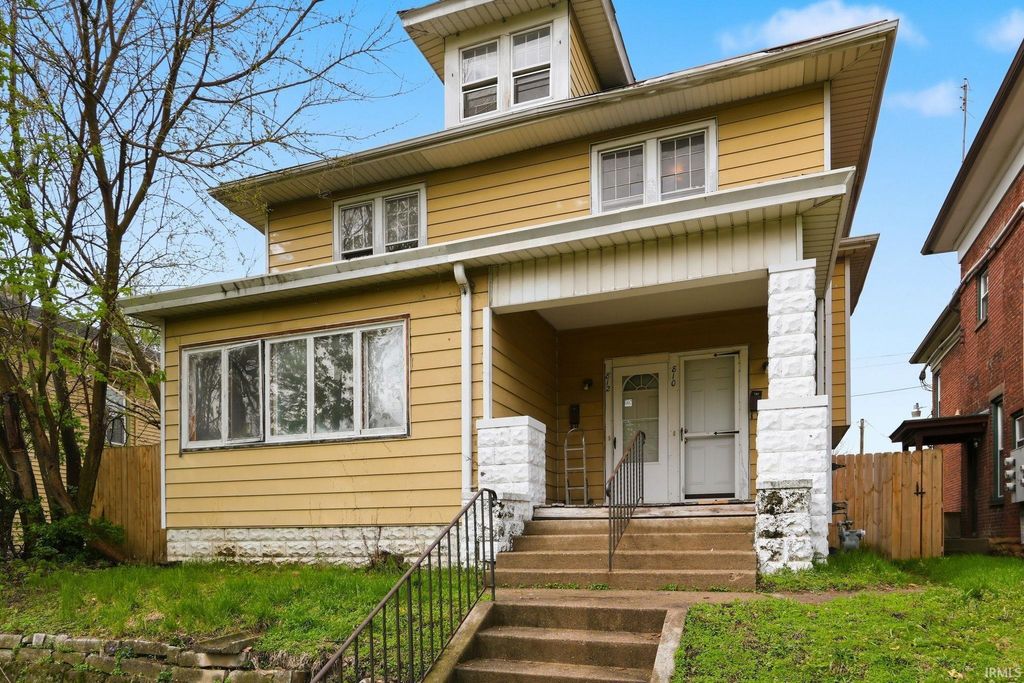 Photo of 812 W Creighton Avenue, Fort Wayne, IN 46807 (MLS # 202613738)